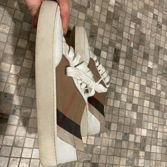 BURBERRY SNEAKERS - Picture 3 of 8